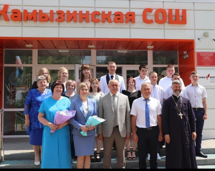 ПОД АЛЫМ ПАРУСОМ МЕЧТЫ.