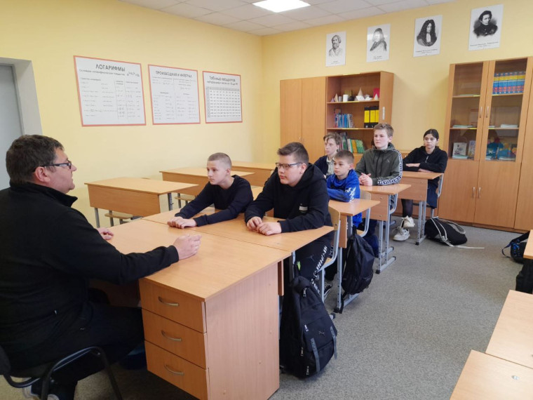 В преддверии Дня местного самоуправления в МОУ "Камызинская СОШ" проходит Неделя местного самоуправления..