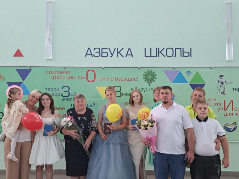 28 июня 2025 года в МОУ «Камызинская сош» прошел выпускной вечер..